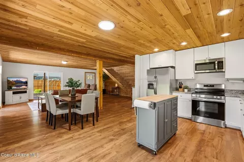 Kitchen - 925 Lower Pack River Rd, Sandpoint, ID 83864 photo 2 of 3