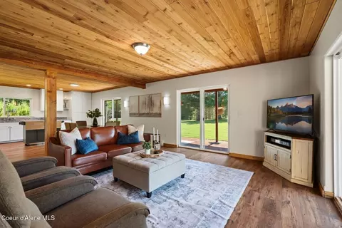Living - 925 Lower Pack River Rd, Sandpoint, ID 83864 photo 1 of 6