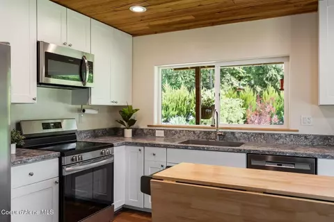 Kitchen - 925 Lower Pack River Rd, Sandpoint, ID 83864 photo 3 of 3