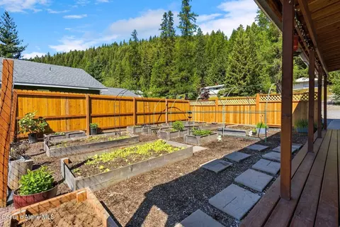 Exterior - 925 Lower Pack River Rd, Sandpoint, ID 83864 photo 10 of 11