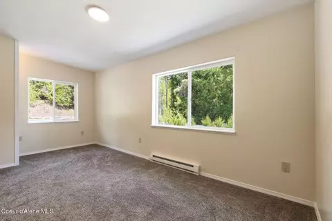 Bedroom - 925 Lower Pack River Rd, Sandpoint, ID 83864 photo 6 of 6