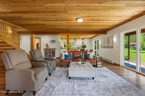 Living - 925 Lower Pack River Rd, Sandpoint, ID 83864 photo 2 of 6