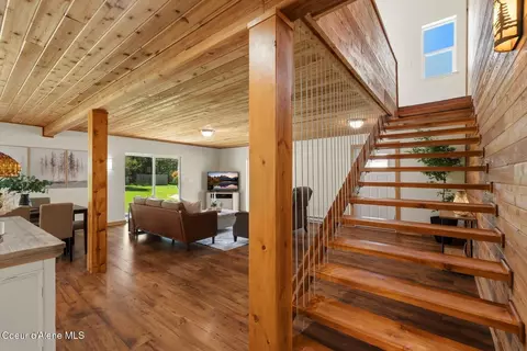 Entry Way - 925 Lower Pack River Rd, Sandpoint, ID 83864 photo 3 of 4