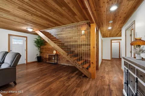 Entry Way - 925 Lower Pack River Rd, Sandpoint, ID 83864 photo 1 of 4