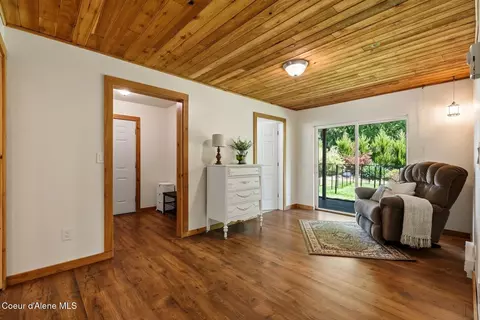 Entry Way - 925 Lower Pack River Rd, Sandpoint, ID 83864 photo 2 of 4