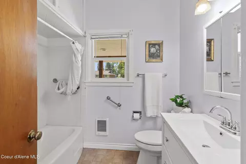 Bath - 407 E 9th Ave, Post Falls, ID 83854 photo 1 of 1