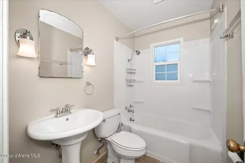 Bath - 1317 E 33rd Ave, Spokane, WA 99203 photo 1 of 2