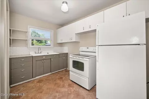 Kitchen - 1317 E 33rd Ave, Spokane, WA 99203 photo 1 of 2