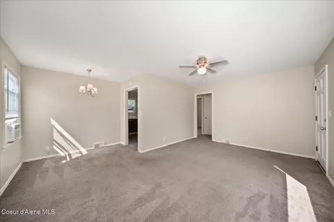 Living - 1317 E 33rd Ave, Spokane, WA 99203 photo 3 of 4
