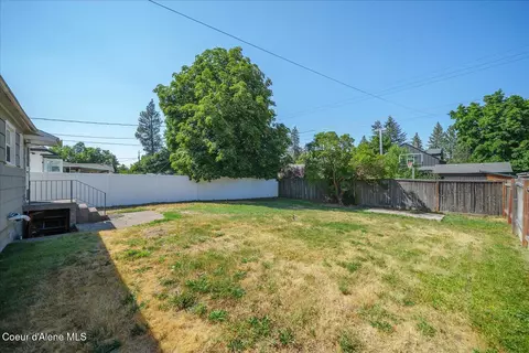 Exterior - 1317 E 33rd Ave, Spokane, WA 99203 photo 6 of 7