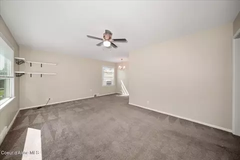 Living - 1317 E 33rd Ave, Spokane, WA 99203 photo 2 of 4