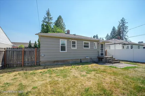 Exterior - 1317 E 33rd Ave, Spokane, WA 99203 photo 5 of 7