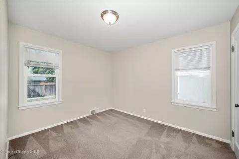 Bedroom - 1317 E 33rd Ave, Spokane, WA 99203 photo 3 of 4