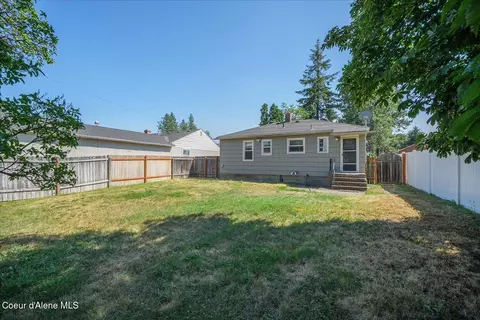 Exterior - 1317 E 33rd Ave, Spokane, WA 99203 photo 3 of 7