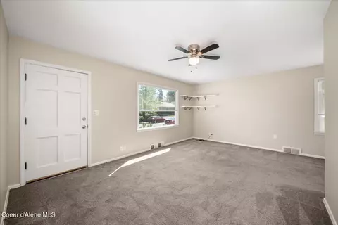 Living - 1317 E 33rd Ave, Spokane, WA 99203 photo 1 of 4
