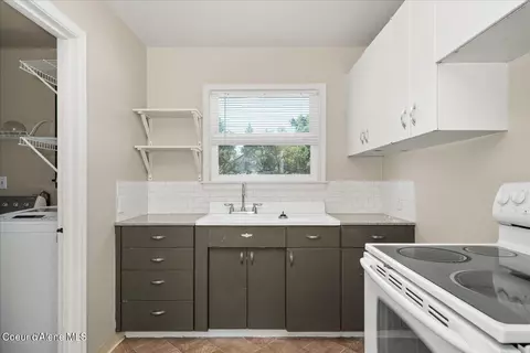 Kitchen - 1317 E 33rd Ave, Spokane, WA 99203 photo 2 of 2