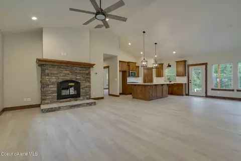 Living - L1b8 N Eclipse Road, Rathdrum, ID 83858 photo 1 of 7