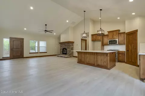Living - L1b8 N Eclipse Road, Rathdrum, ID 83858 photo 6 of 7