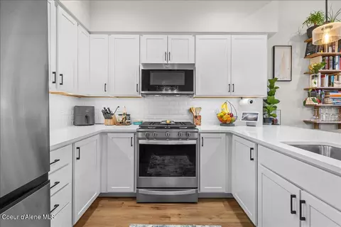 Kitchen - 930 E Railroad Ave, Post Falls, ID 83854 photo 2 of 4