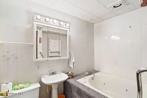 Bath - 1756 E 12th Ave, Post Falls, ID 83854 photo 3 of 3