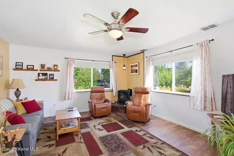 Living - 369 Glidden Ave, Priest River, ID 83856 photo 1 of 3