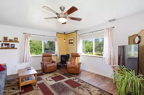 Living - 369 Glidden Ave, Priest River, ID 83856 photo 2 of 3