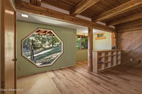 Living - 932 Green Pasture Rd, Naples, ID 83847 photo 8 of 9