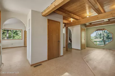 Entry Way - 932 Green Pasture Rd, Naples, ID 83847 photo 1 of 5