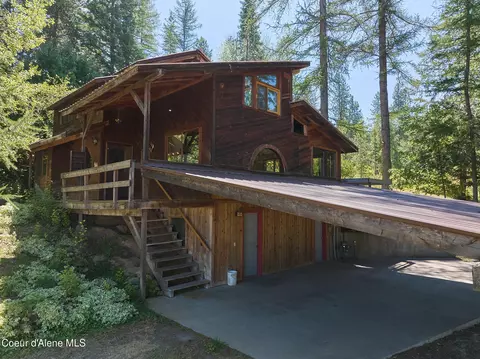 Exterior - 932 Green Pasture Rd, Naples, ID 83847 photo 2 of 15