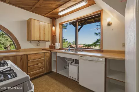 Kitchen - 932 Green Pasture Rd, Naples, ID 83847 photo 1 of 2