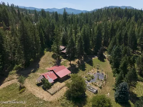 Exterior - 932 Green Pasture Rd, Naples, ID 83847 photo 10 of 15