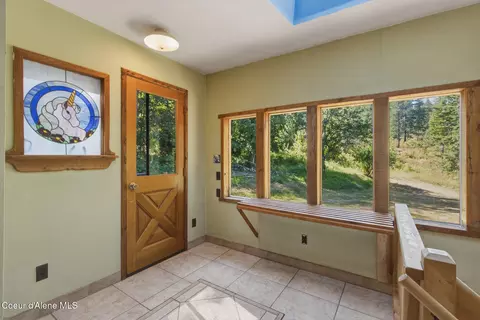 Entry Way - 932 Green Pasture Rd, Naples, ID 83847 photo 3 of 5
