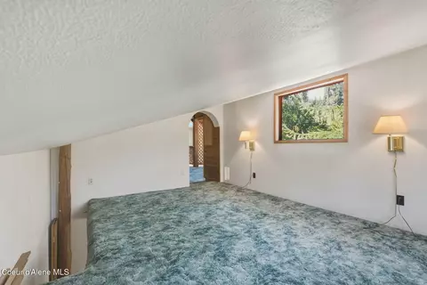 Bedroom - 932 Green Pasture Rd, Naples, ID 83847 photo 2 of 2