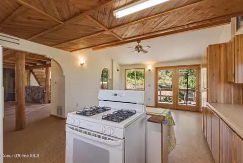Kitchen - 932 Green Pasture Rd, Naples, ID 83847 photo 2 of 2
