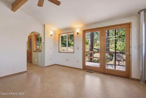 Living - 932 Green Pasture Rd, Naples, ID 83847 photo 2 of 9