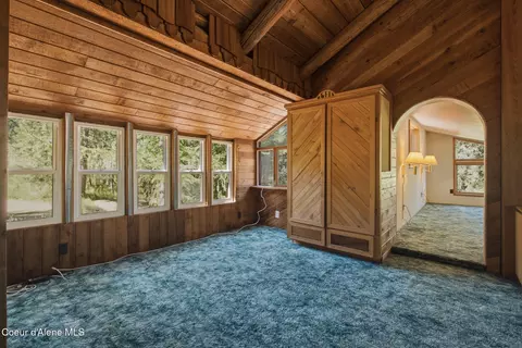 Entry Way - 932 Green Pasture Rd, Naples, ID 83847 photo 5 of 5