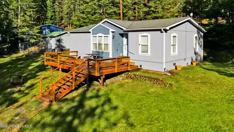 181 Circle Dr, Hope, ID 83836