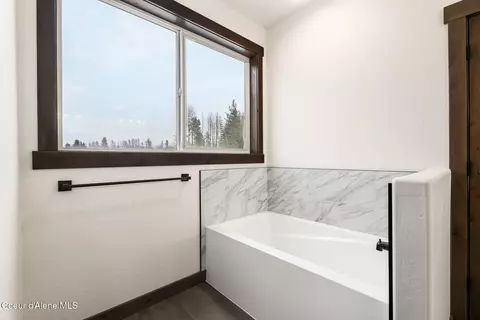 Bath - 105 Backtrack Rd, Sandpoint, ID 83864 photo 3 of 6