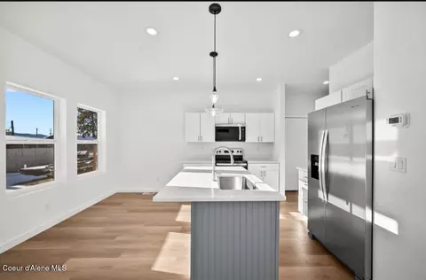Kitchen - 80 E Beardmore Ave, Priest River, ID 83856 photo 10 of 10