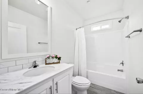 Bath - 80 E Beardmore Ave, Priest River, ID 83856 photo 5 of 7