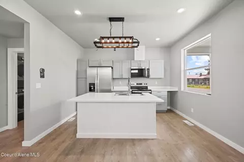 Kitchen - 80 E Beardmore Ave, Priest River, ID 83856 photo 1 of 10
