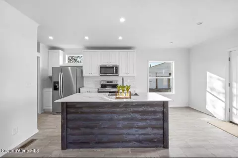Kitchen - 80 E Beardmore Ave, Priest River, ID 83856 photo 6 of 10
