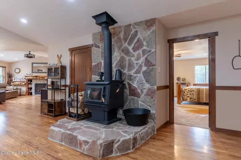 Entry Way - 10570 E Far Cry Rd, Athol, ID 83801 photo 2 of 5