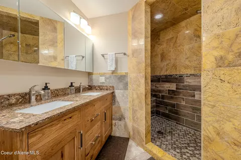 Bath - 10570 E Far Cry Rd, Athol, ID 83801 photo 3 of 10