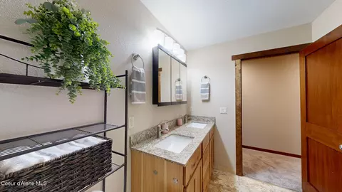 Bath - 10570 E Far Cry Rd, Athol, ID 83801 photo 10 of 10
