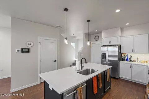 Kitchen - 1090 E 4th Ave, Post Falls, ID 83854 photo 4 of 4