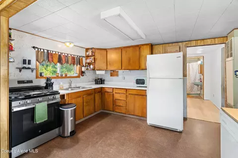 Kitchen - 809 Mill Ave, Kellogg, ID 83837 photo 1 of 3