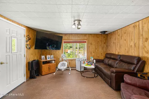 Living - 809 Mill Ave, Kellogg, ID 83837 photo 1 of 2