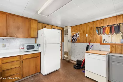 Kitchen - 809 Mill Ave, Kellogg, ID 83837 photo 2 of 3