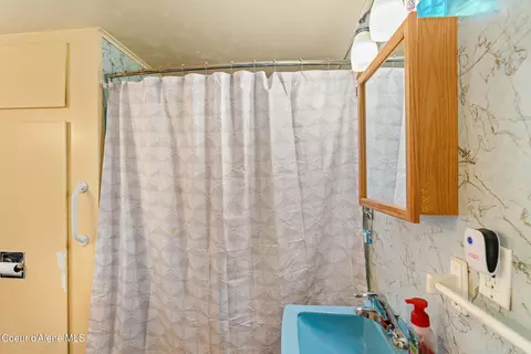 Bath - 809 Mill Ave, Kellogg, ID 83837 photo 1 of 1